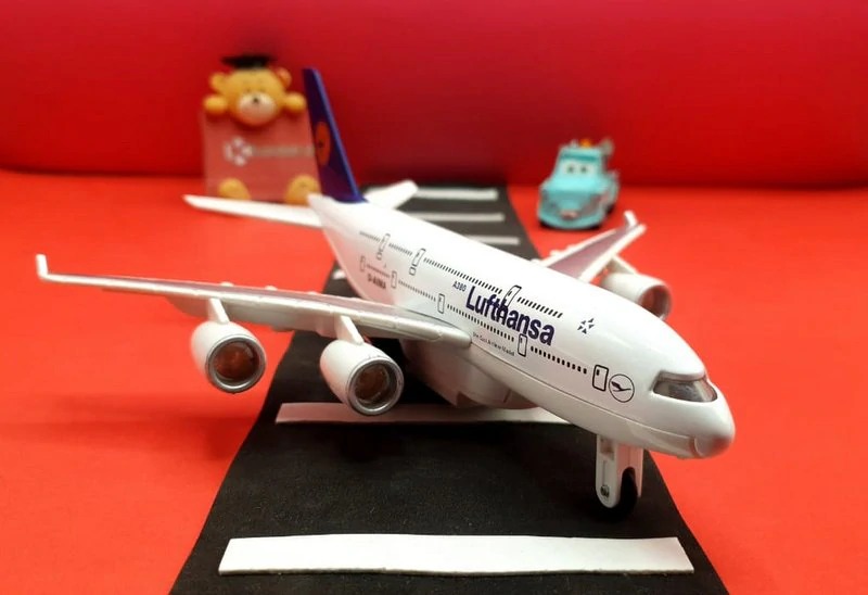 Airbus A380 Lufthansa Air Plane Diecast Model Toy